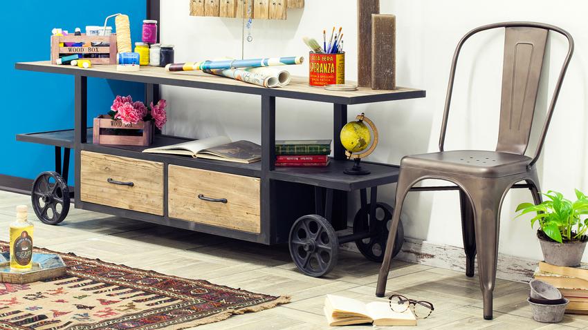 houten auto in retro 70s speelkamer