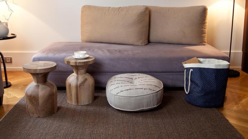 leren loungebank met moderne accessoires