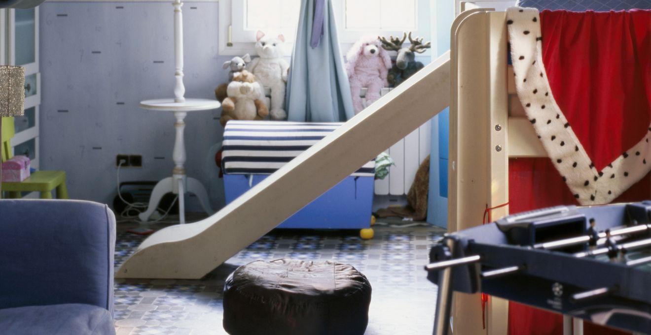 halfhoogslaper met bureau en glijbaan