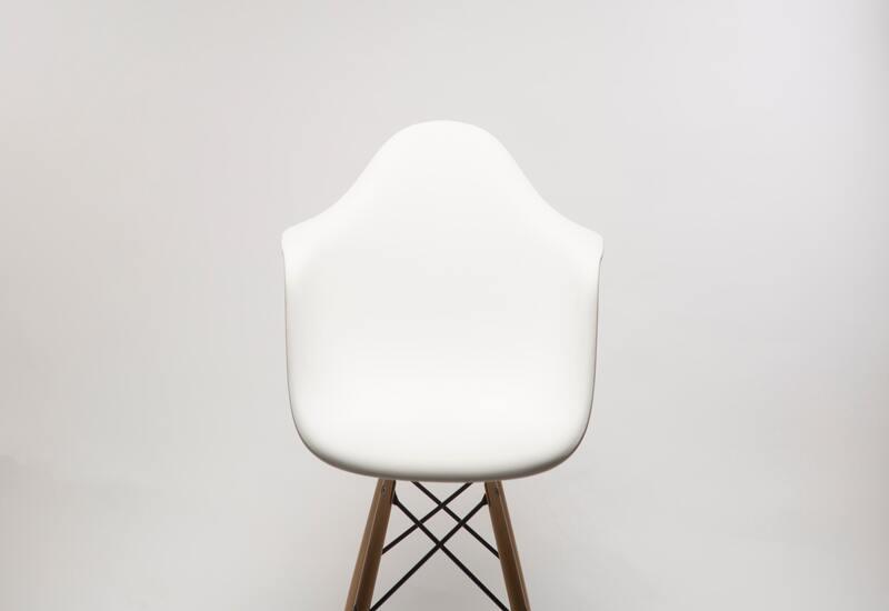Witte Eames eetkamerstoel