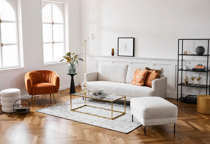 Gouden RVS salontafel in woonkamer