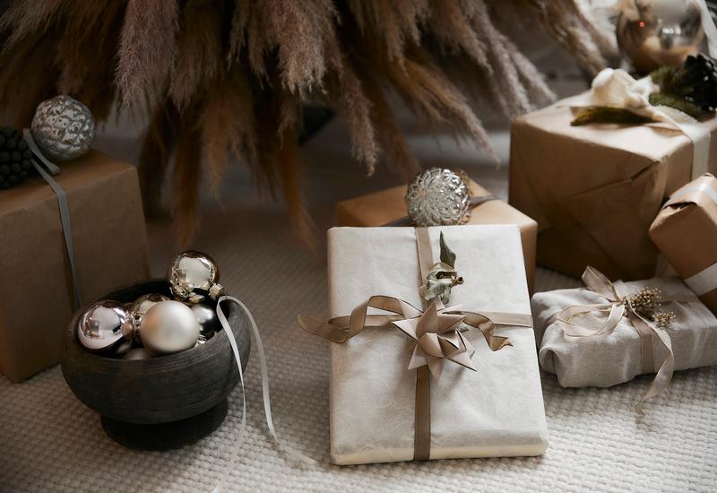 Zwarte Kerstballen opbergbox met witte kerstballen