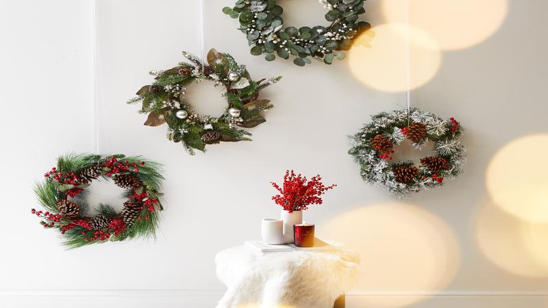 Hangende kerstkransen