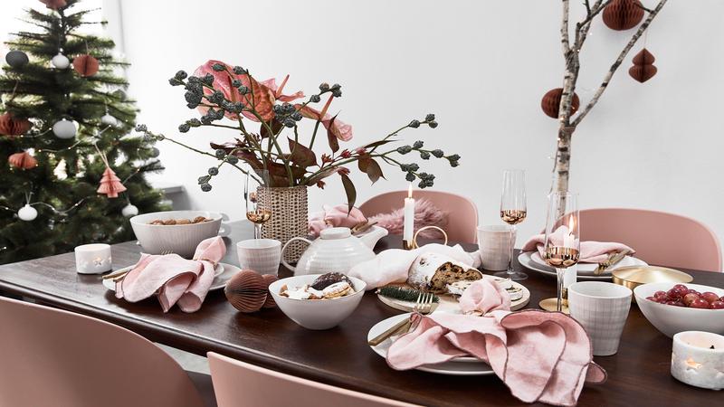 Kersttak op eetkamertafel