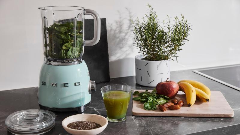 Blender met vers fruit