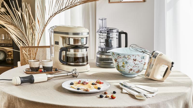 Mixers en keukenmachines op tafel