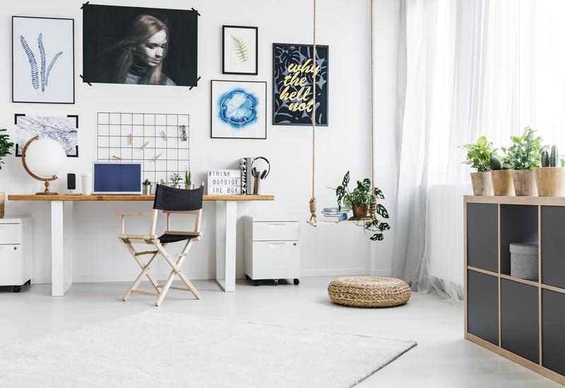 Ladesysteem in een wit interieur