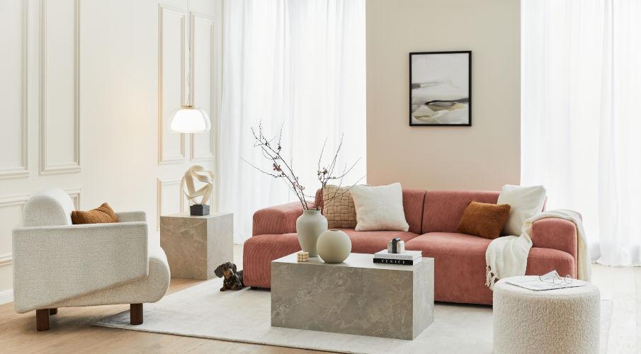 Gordijnen op maat met roze bank