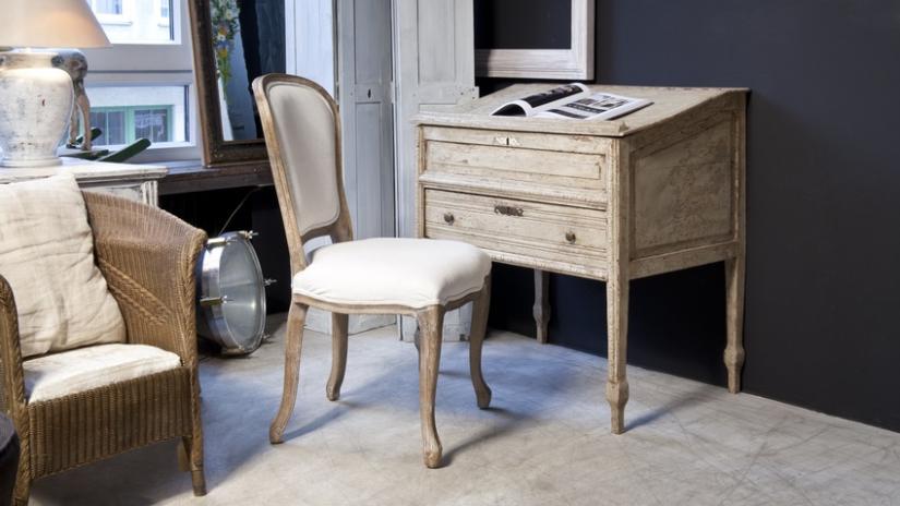 biurko drewniane w stylu vintage