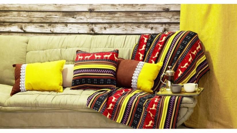 zielona sofa boho