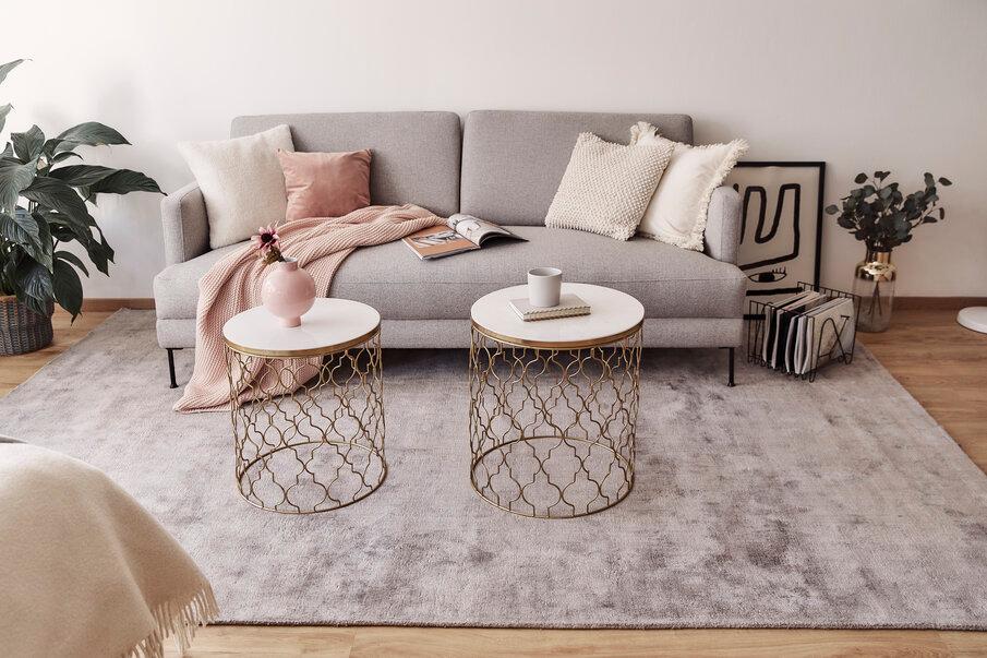 szara sofa