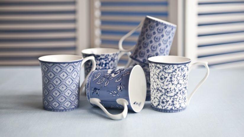 Vzorované porcelánové šálky
