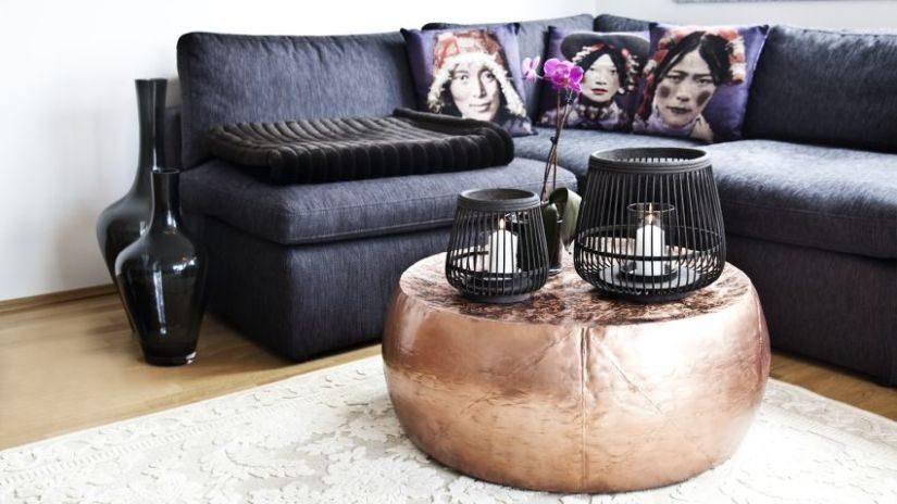 Trendy čierny gauč