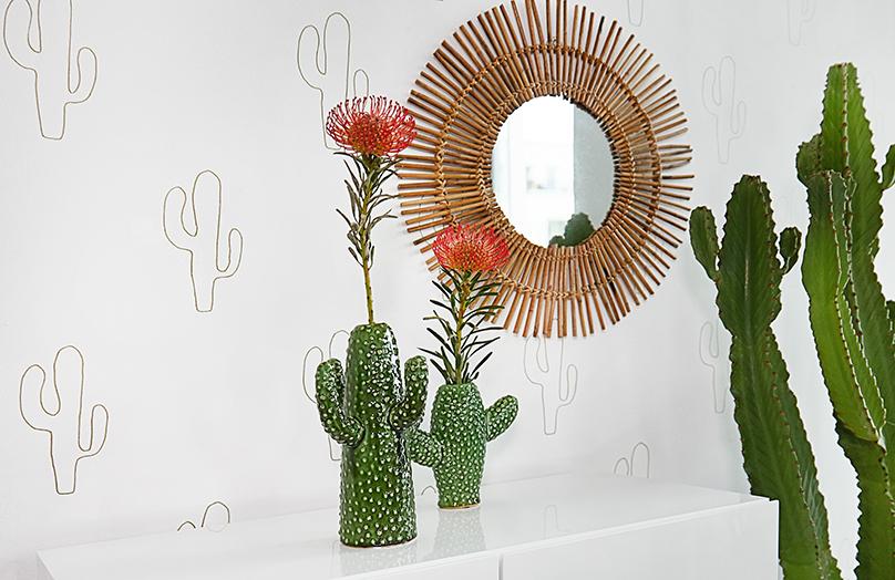 Tres looks con flores para tu jarrón de cáctus