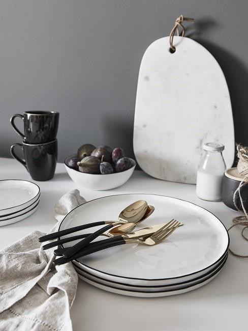 Küchenaccessoires Teller Besteck Schneidebrett Küchenaccessoires Teller Besteck Schneidebrett