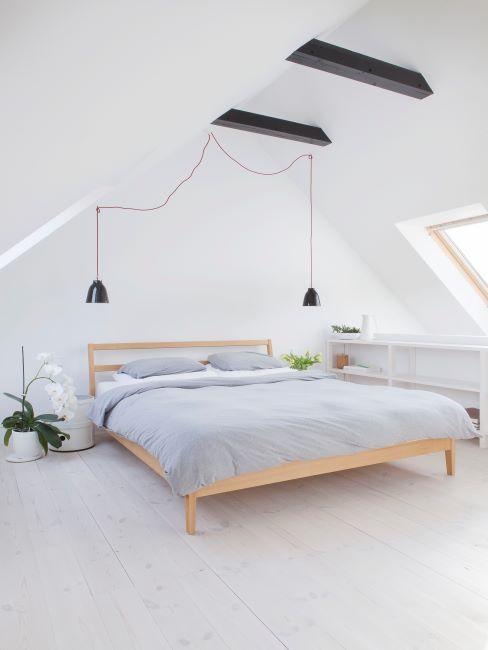poutres-4 Chambre à coucher claire avec poutres apparentes en bois foncé