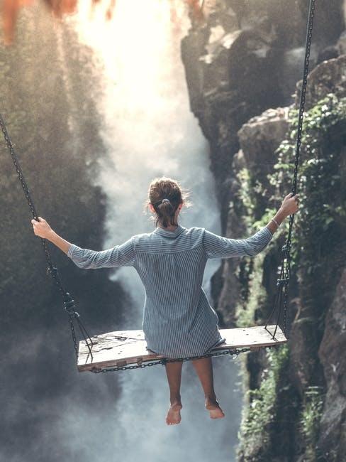 Turismo sostenibile Ragazza sull'altalena