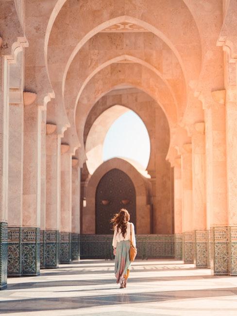 viaggiare da soli marocco ragazza in viaggio da sola