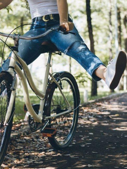 ekoturystyka Osoba jadąca na rowerze