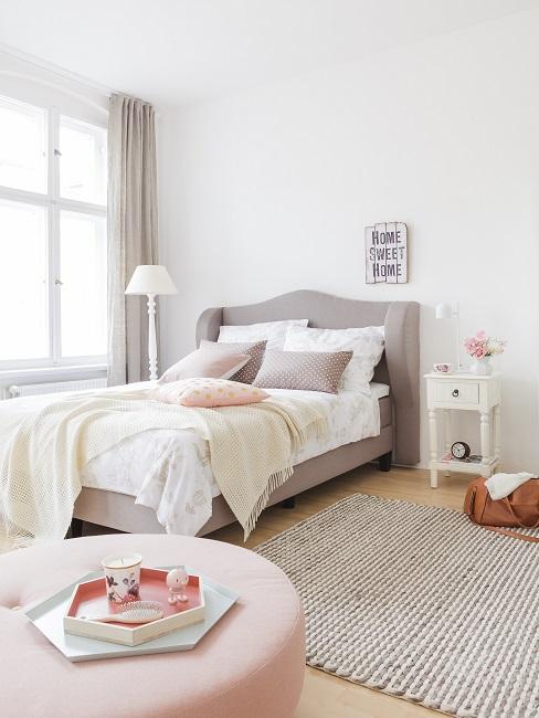 Schlafzimmer in Grau im Landhausstil