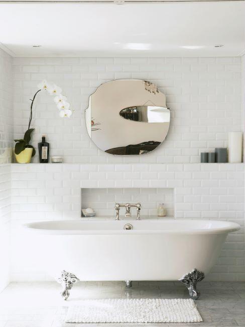 Salle de bains blanche