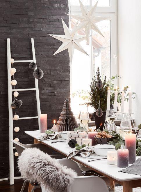Noel-tendance-banner echelle deco, table de noel, etoile en papier, suspendue, bougies