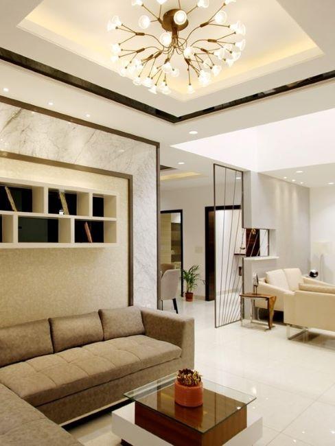 soggiorno con controsoffitto in cartongesso con faretti e lampadario centrale