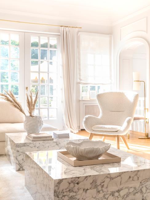 Scandinavischinterieur-10 Huiskamer met kleur wit als boventoon in accessoires en meubels
