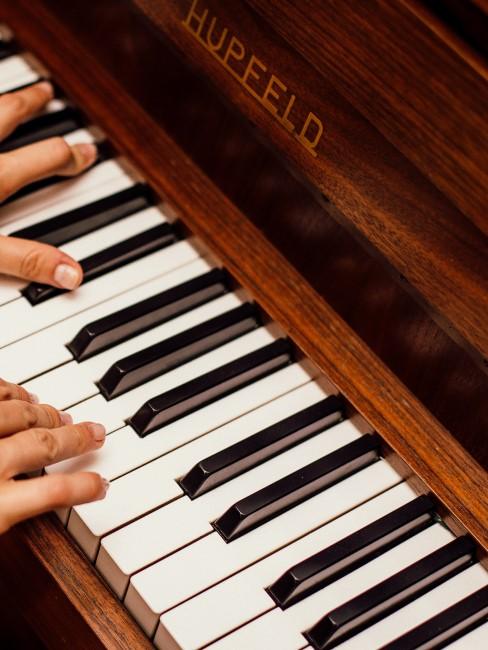 aprender-a-tocar-un-instrumento-banner teclas de piano