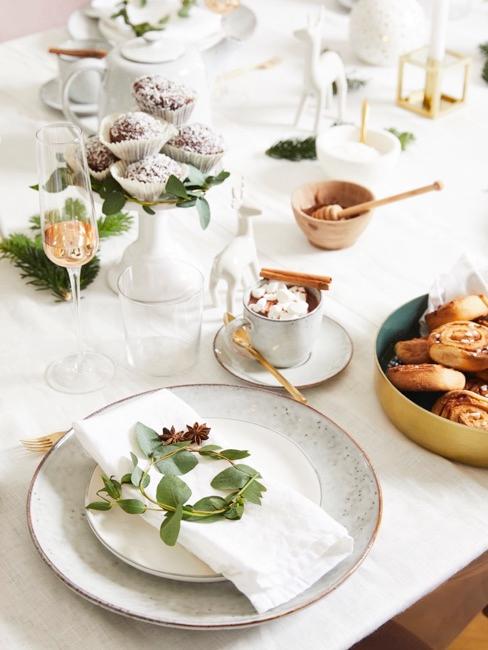 Table de confirmation Table de confirmation avec assiette rustique