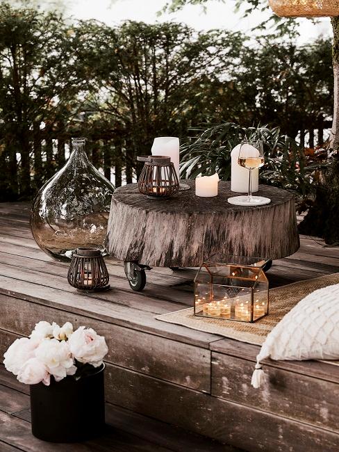Indirekte Gartenbeleuchtung mit Windlichtern