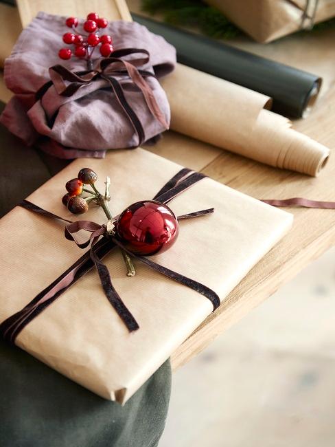 Weihnachtsgeschenk mit Anhänger