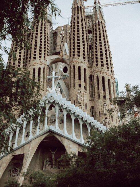 gaudi-banner fachada sagrada familia barcelona