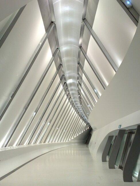 interior pabellon puente de zaragoza