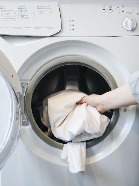 simbolos-de-lavado mano mete ropa en lavadora