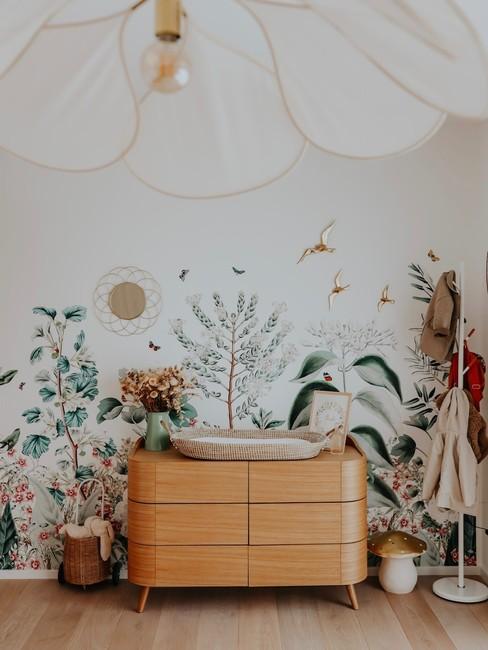Chambre enfant avec imprimes floraux Chambre enfant blanche avec motifs vegetaux