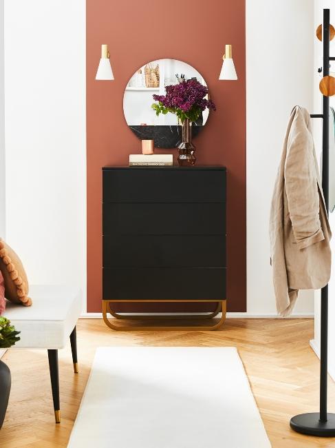 hallway-9 couloir avec meuble en bois foncé et miroir rond