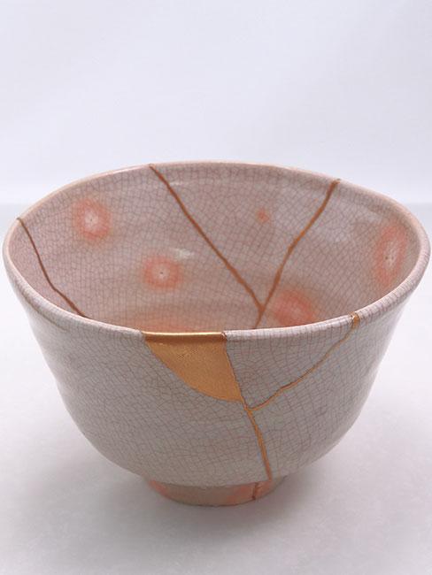 Miska naprawiona metodą kintsugi kintsugi