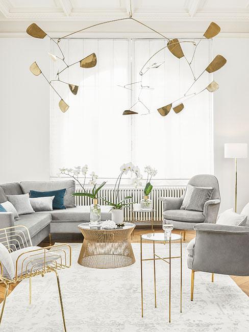 Szary salon w stylu glamour