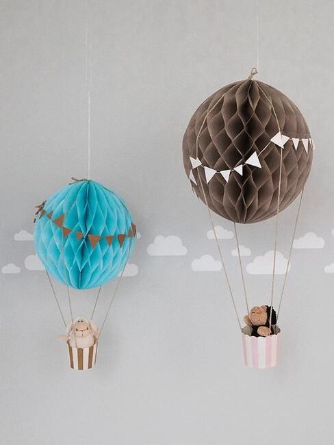 Dekoracja do pokoju dziecięcego: balony z foremek na muffinki