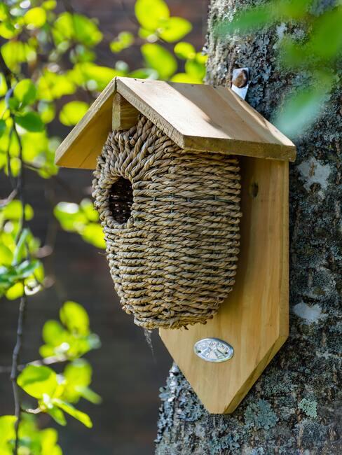 karmnik dla ptaków DIY Karmnik dla ptaków DIY wykonany z wikliny