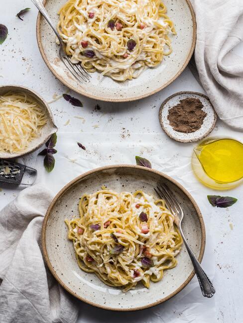 carbonara na dwóch talerzach