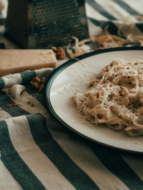 Makaron cacio e pepe