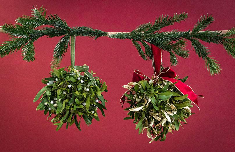 Weihnachtliche Romantik: DIY Mistelzweigkugel