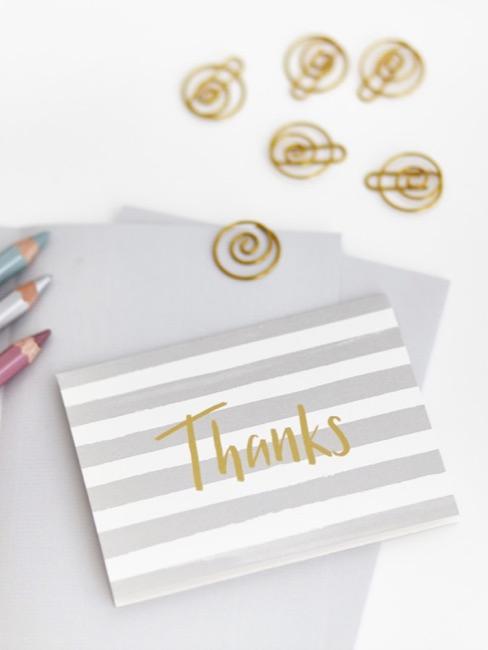 Tarjetas de felicitación de boda Tarjeta de felicitación de boda en blanco y gris con inscripción dorada