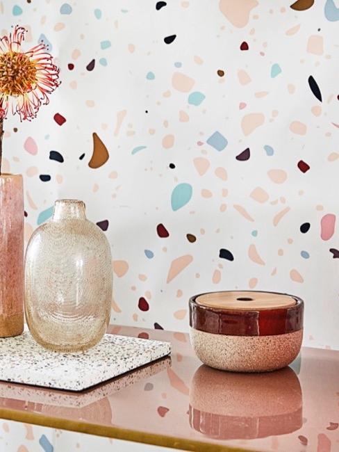 Untersetzer basteln Konsole mit verschiedenen Terrazzo Dekoartikeln
