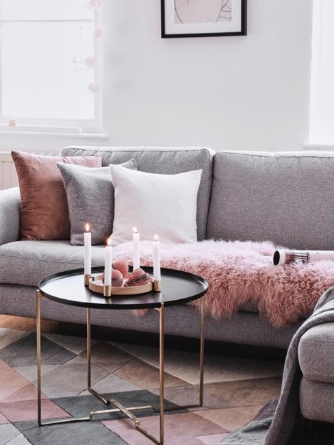 Kissen selbst gestalten Nahaufnahme Couch mit Kissen
