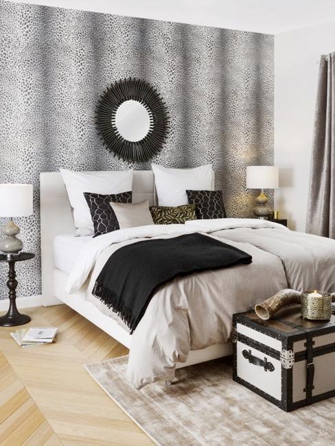 Wandgestaltung Schlafzimmer Animal Print Wandgestaltung Schlafzimmer mit Animal Print Tapete und Sonnenspiegel