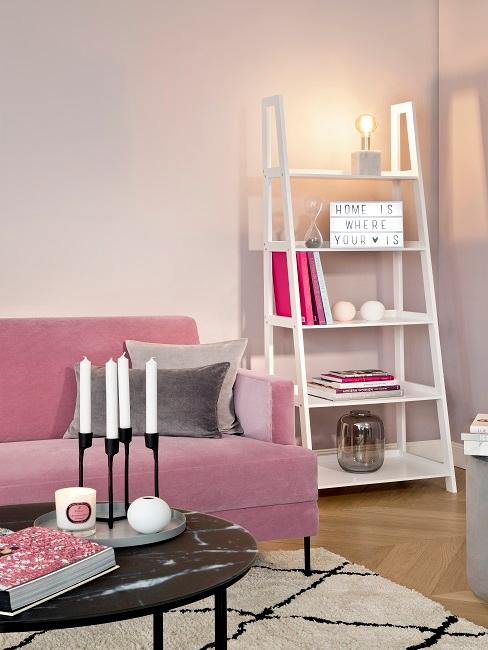 Lightbox Sprüche für jeden Raum Lightbox mit Spruch auf einem Regal im Wohnzimmer