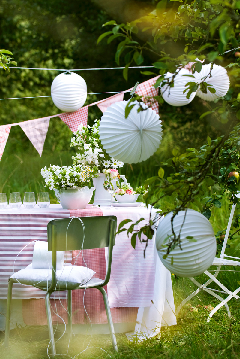 Mittsommer in Skandinavien Lampions Garten